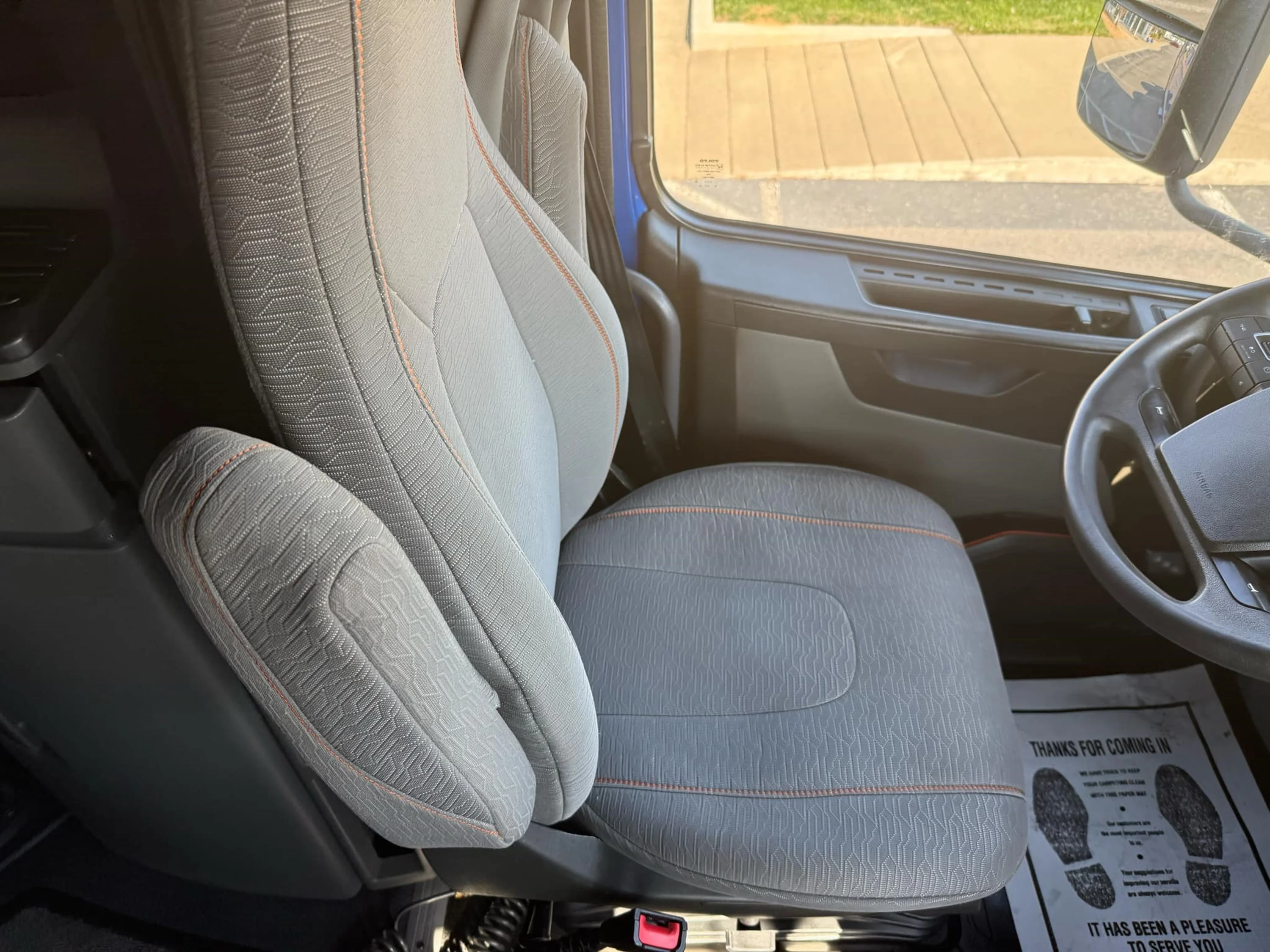 2021 Volvo VNL 760 - image 12