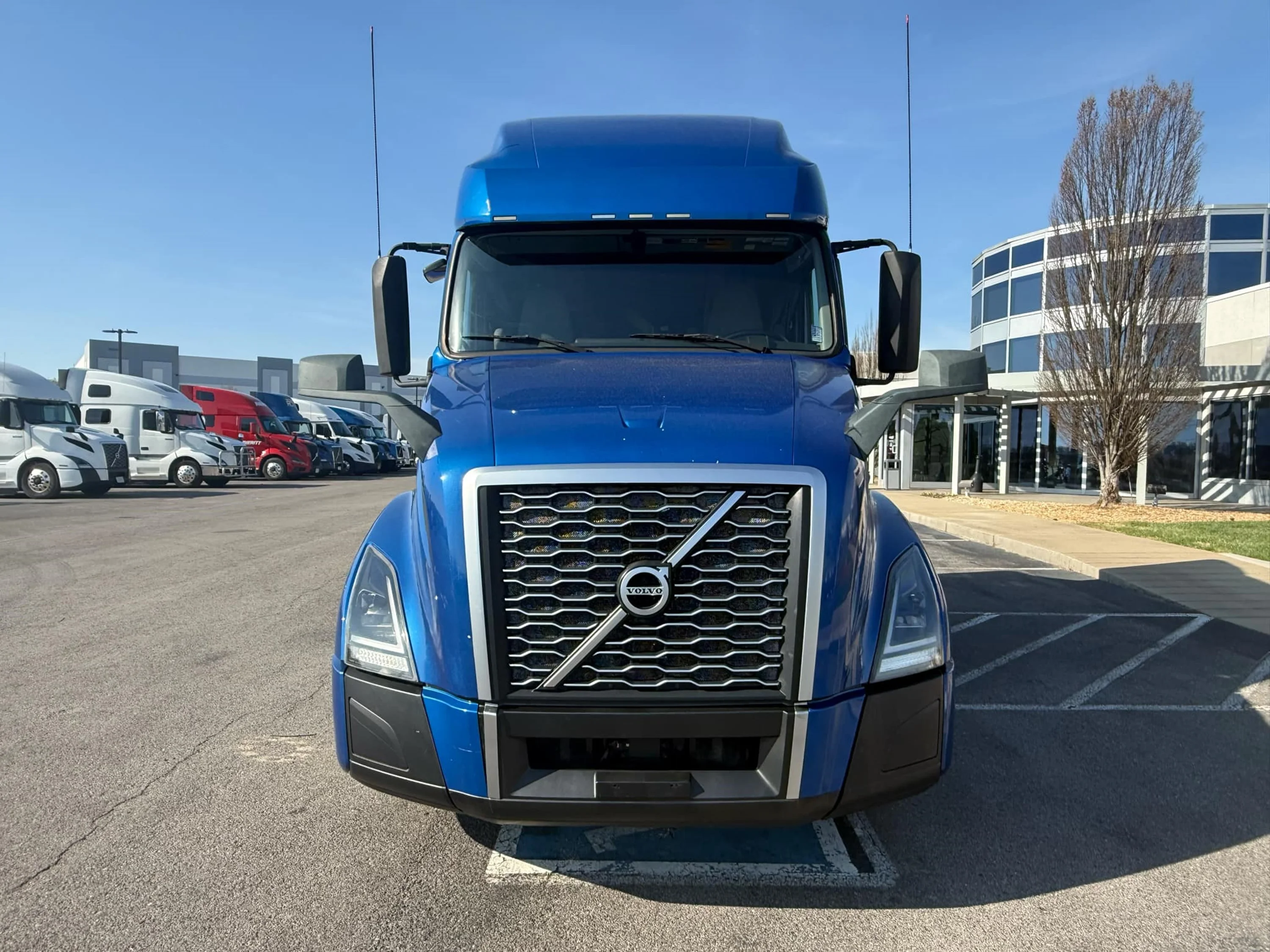 2021 Volvo VNL 760 - image 8
