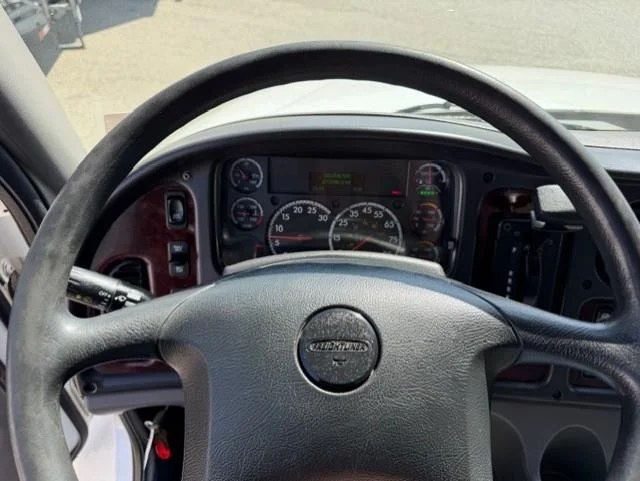 2020 Freightliner M2 106 — photo 14