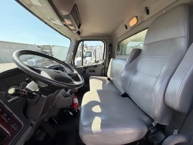 2020 Freightliner M2 106 — photo 12