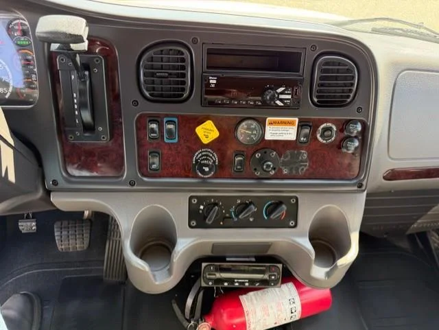 2020 Freightliner M2 106 — photo 13