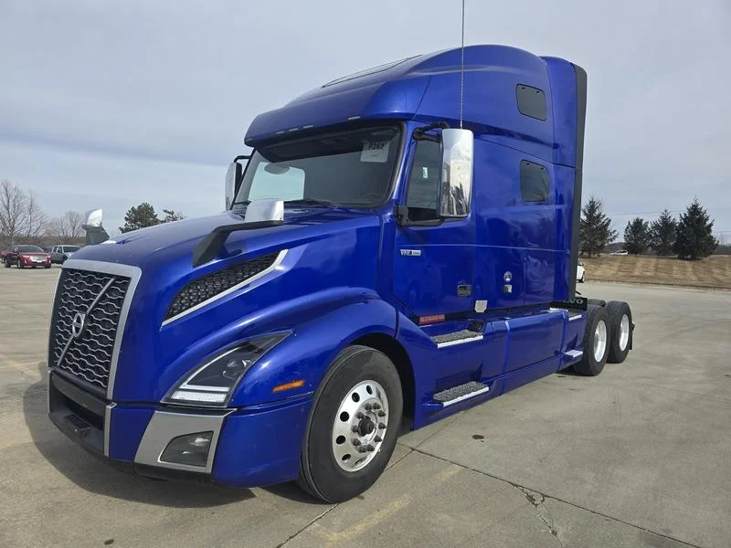 2022 Volvo VNL 760 in Waukee