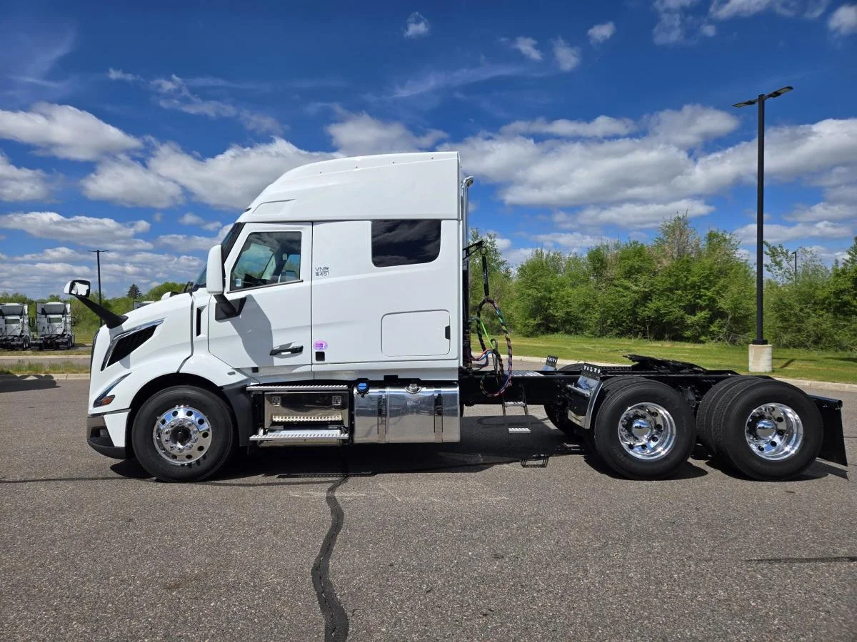2027 Volvo in Elk River, MN — photo 2