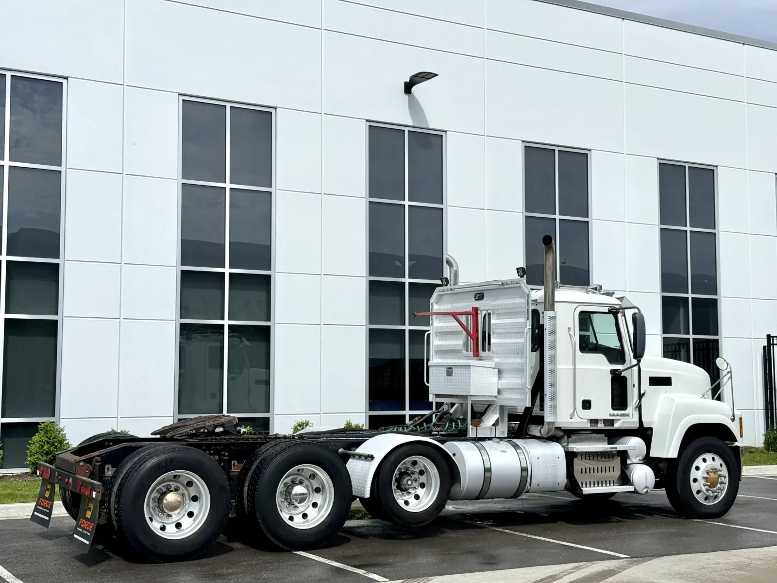2013 Mack Pinnacle in New Lenox, IL — photo 5