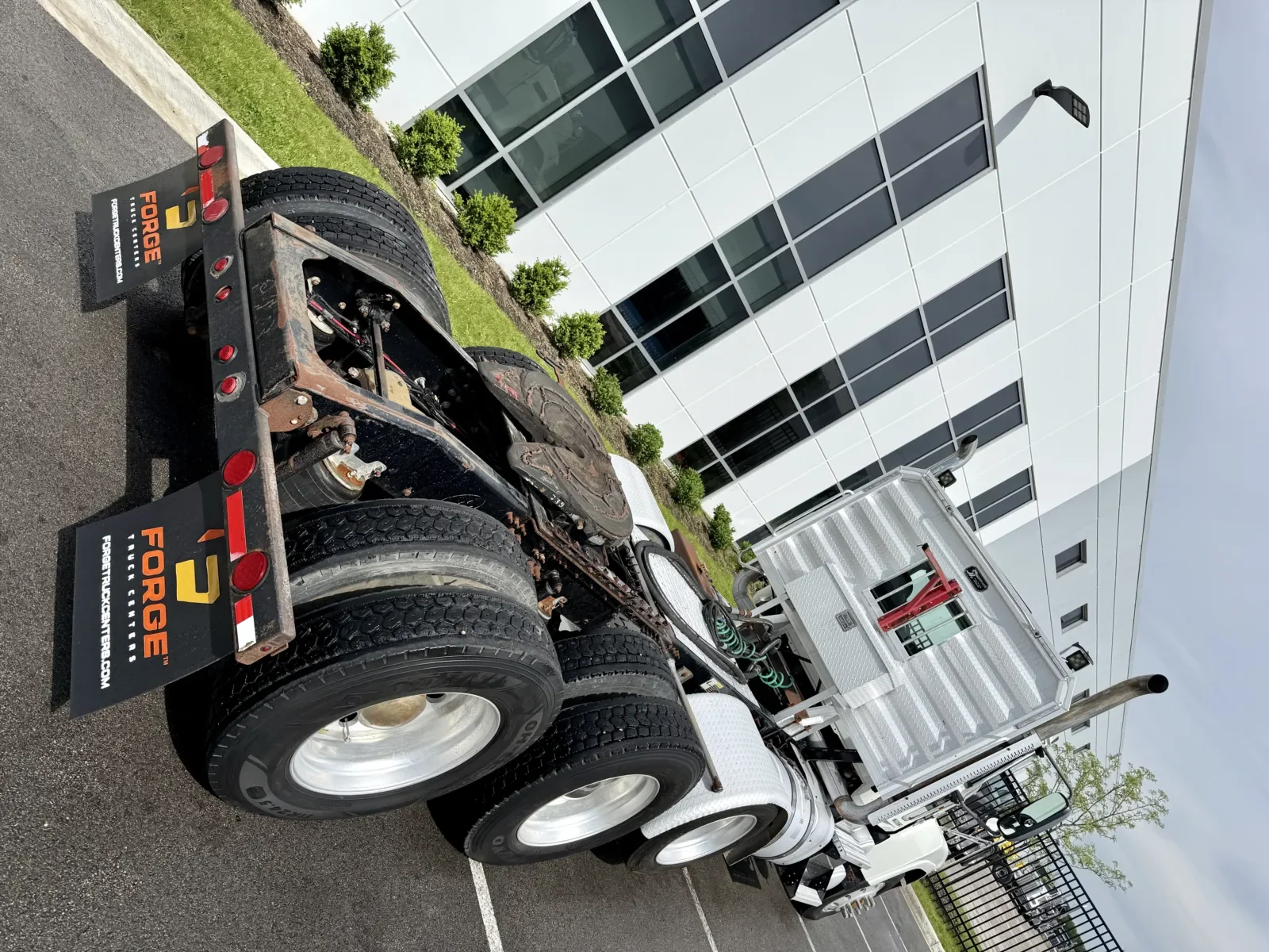 2013 Mack Pinnacle in New Lenox, IL — photo 11