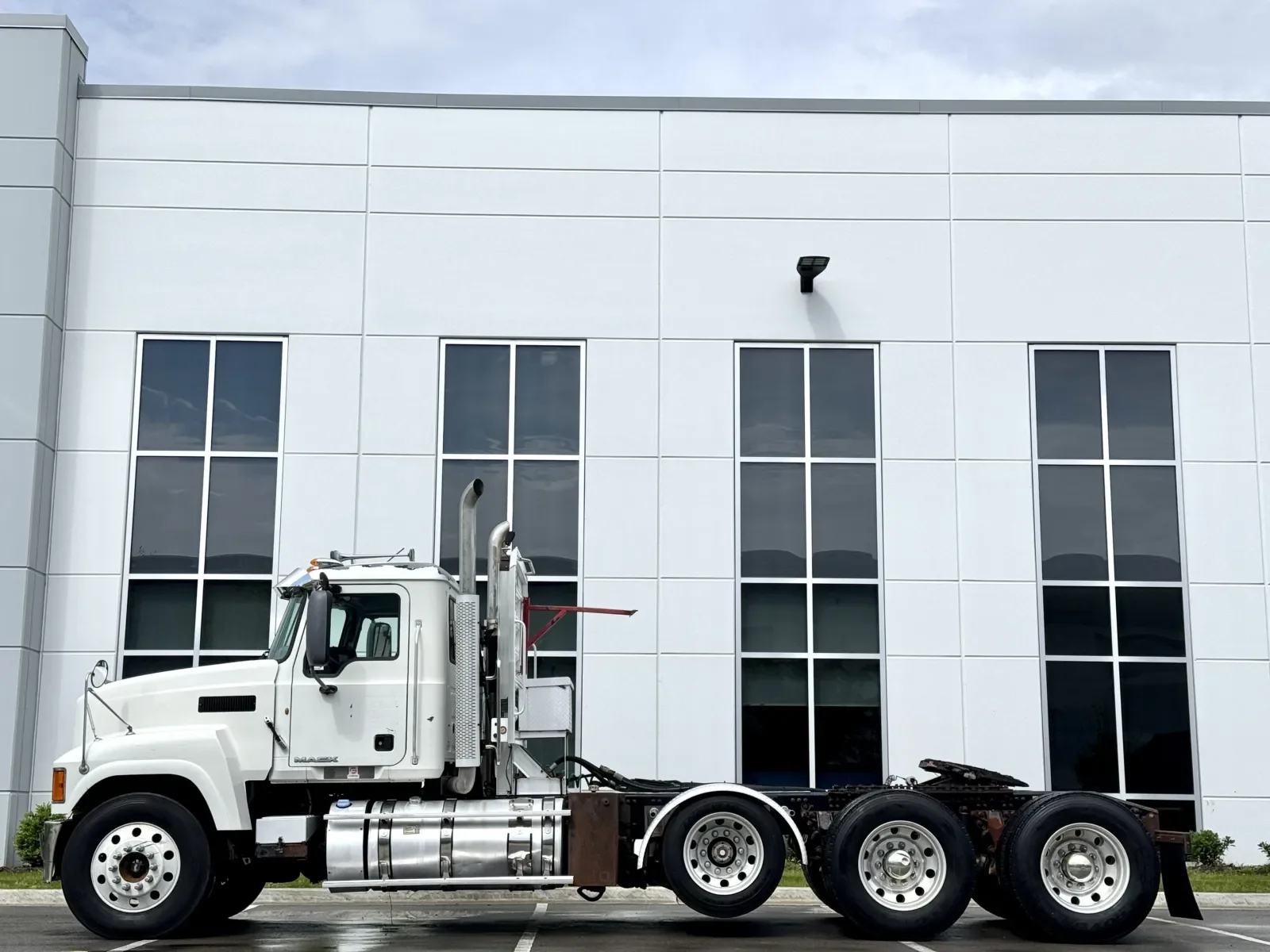 2013 Mack Pinnacle in New Lenox, IL — photo 4