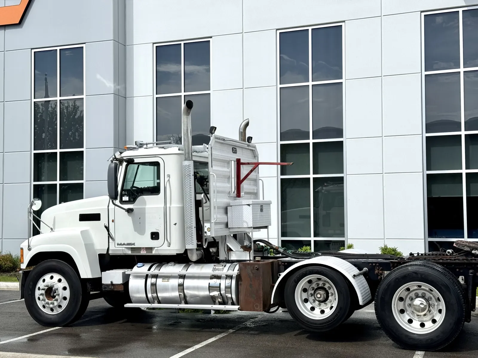 2013 Mack Pinnacle in New Lenox, IL — photo 8