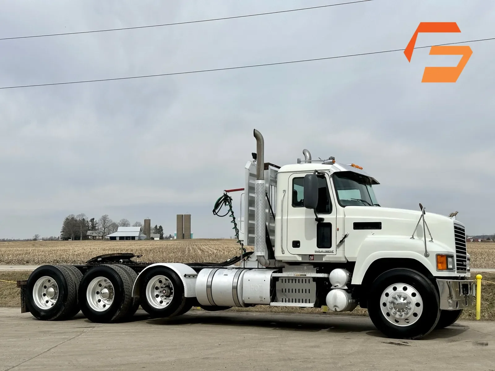 2013 Mack Pinnacle in New Lenox, IL