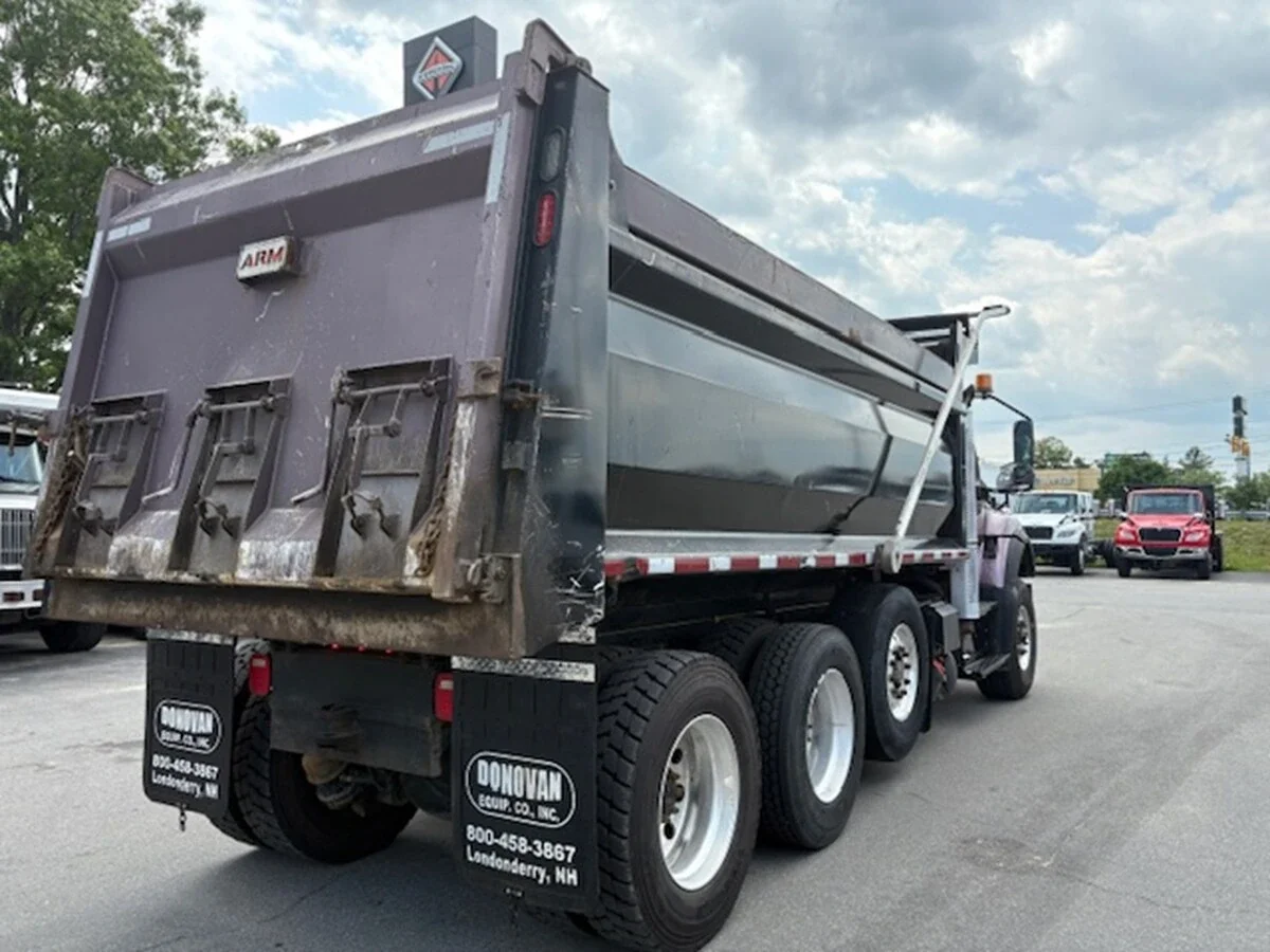 2021 International HV - image 9