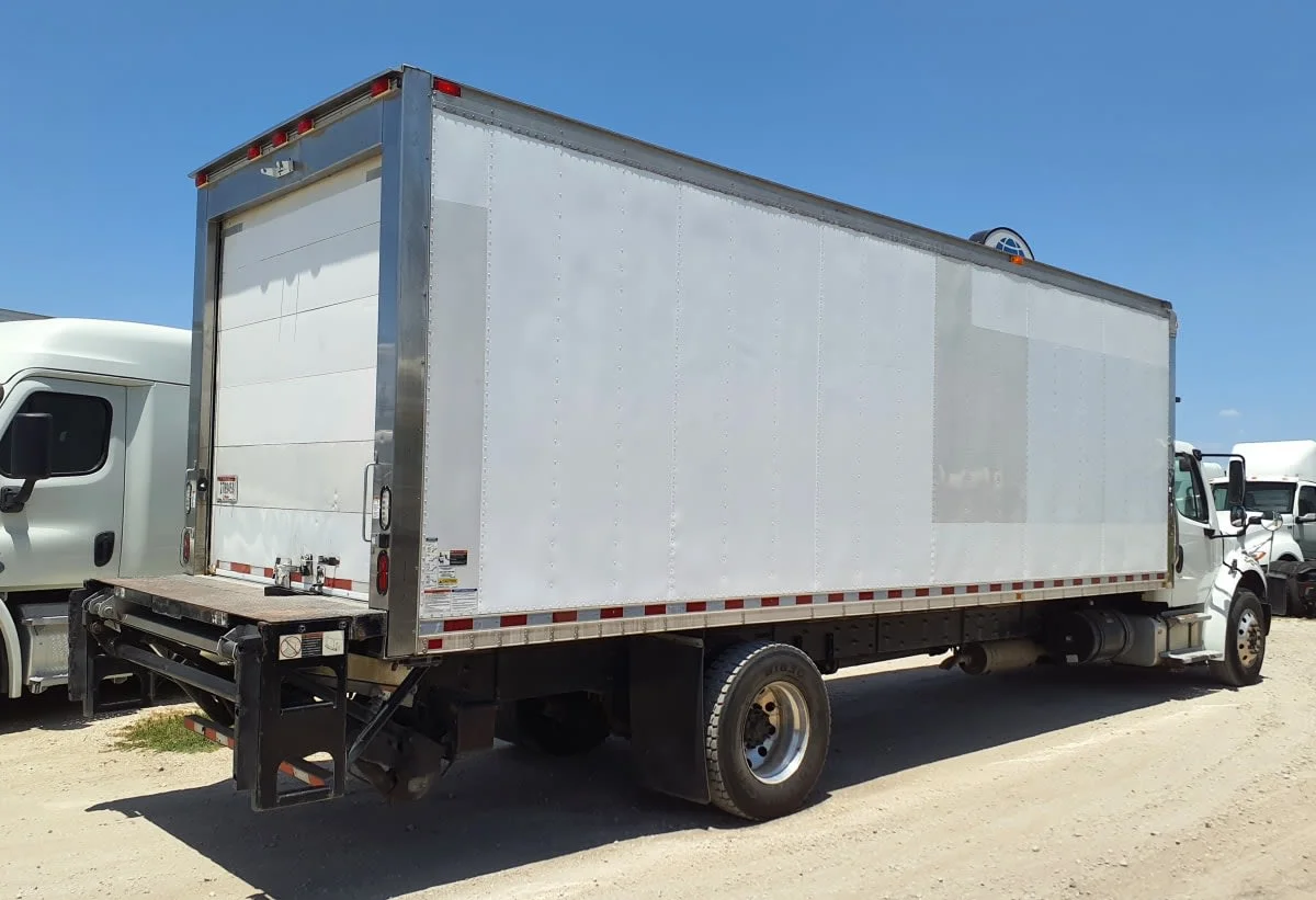 2016 Freightliner M2 106 in Converse, TX — photo 4