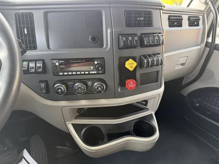 2024 Peterbilt 579 — photo 8