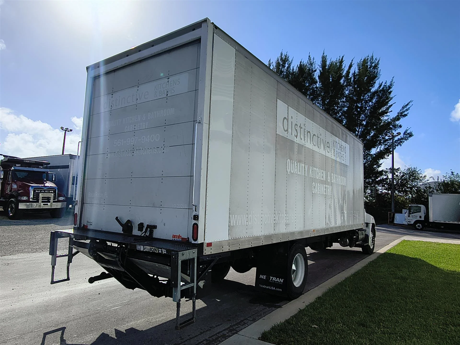 2020 Hino 268 - image 4