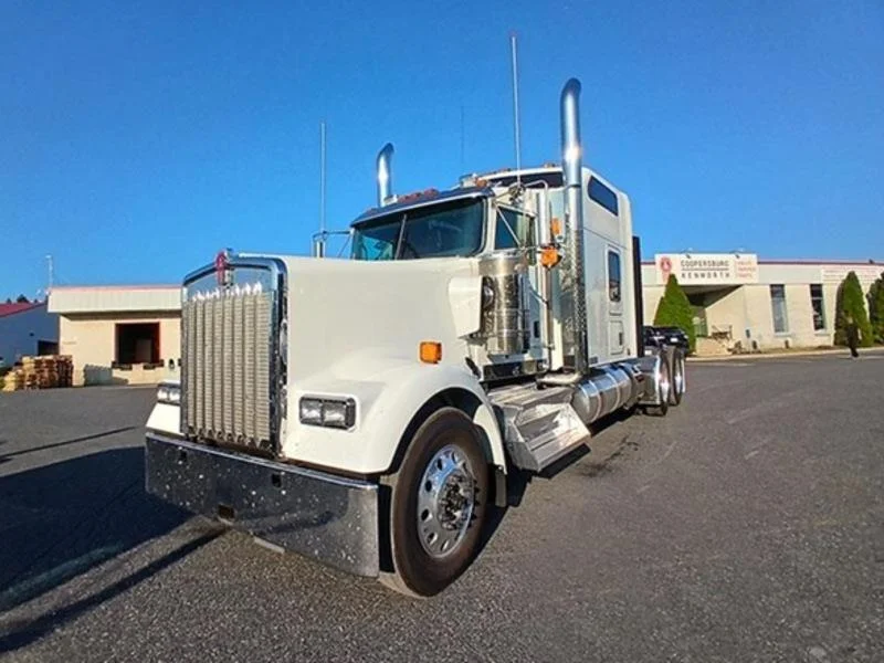 2025 Kenworth W900 in Coopersburg, PA