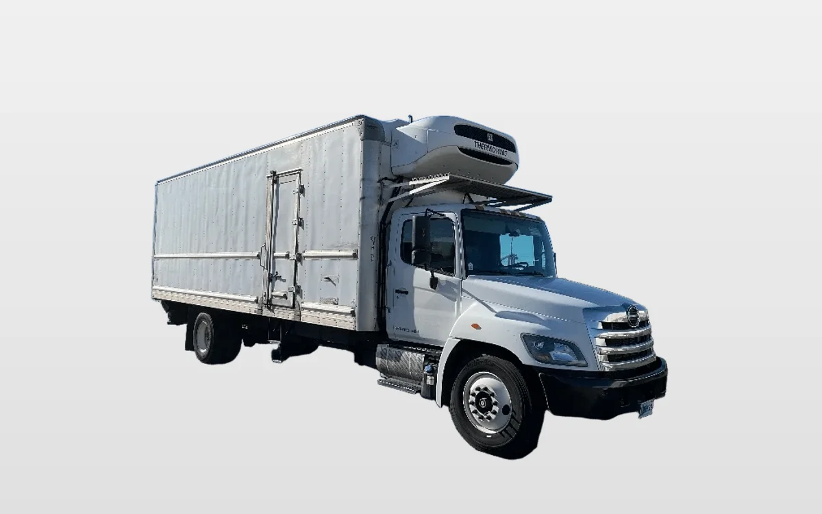 2020 Hino 268 - image 1