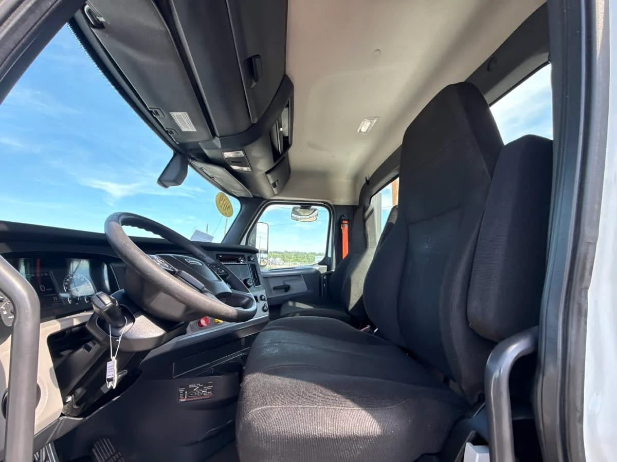 2019 Freightliner Cascadia in Birmingham, AL — photo 7