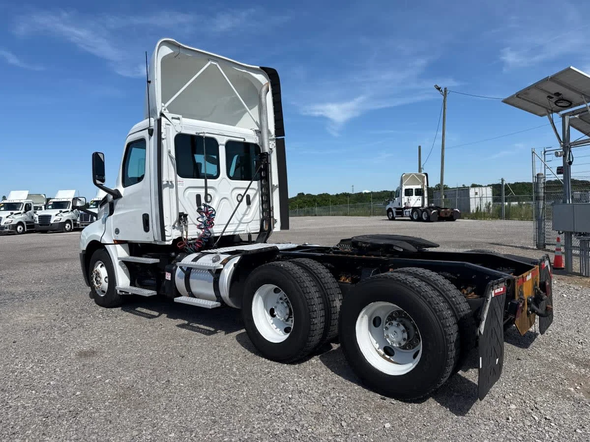 2019 Freightliner Cascadia in Birmingham, AL — photo 6