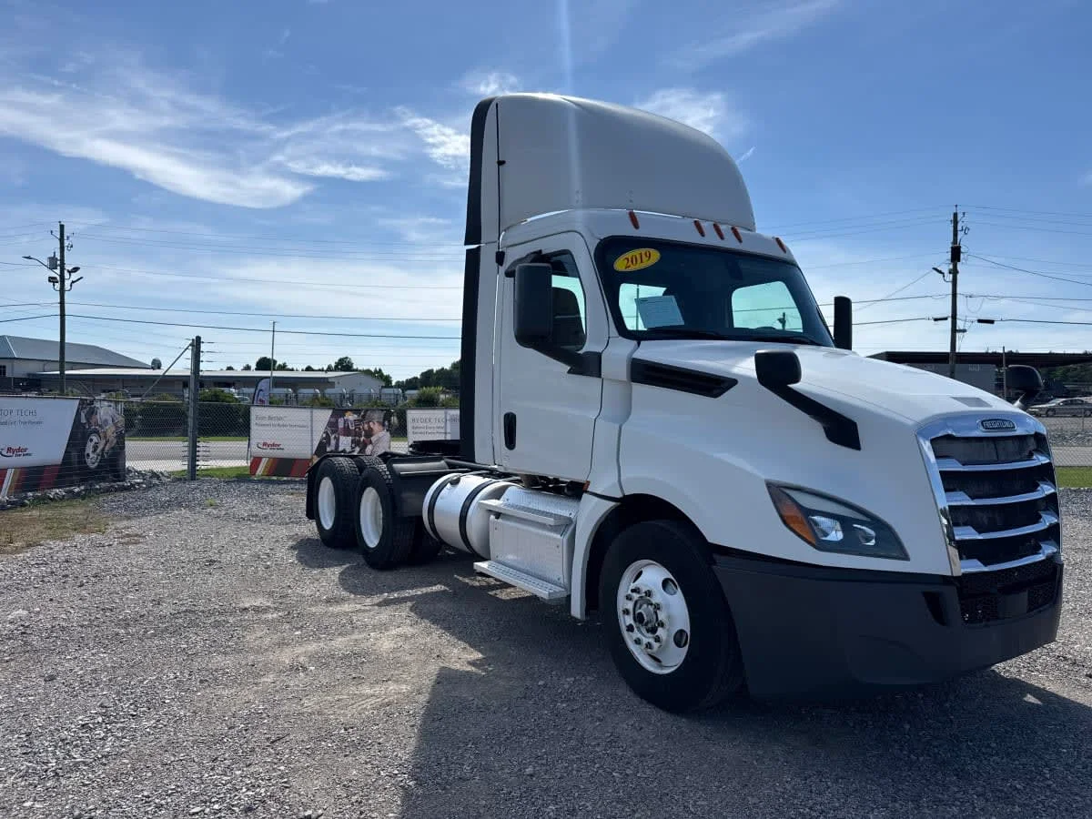 2019 Freightliner Cascadia in Birmingham, AL — photo 3