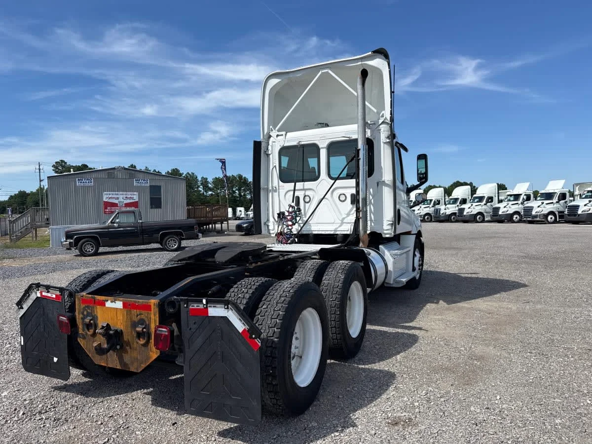 2019 Freightliner Cascadia in Birmingham, AL — photo 4