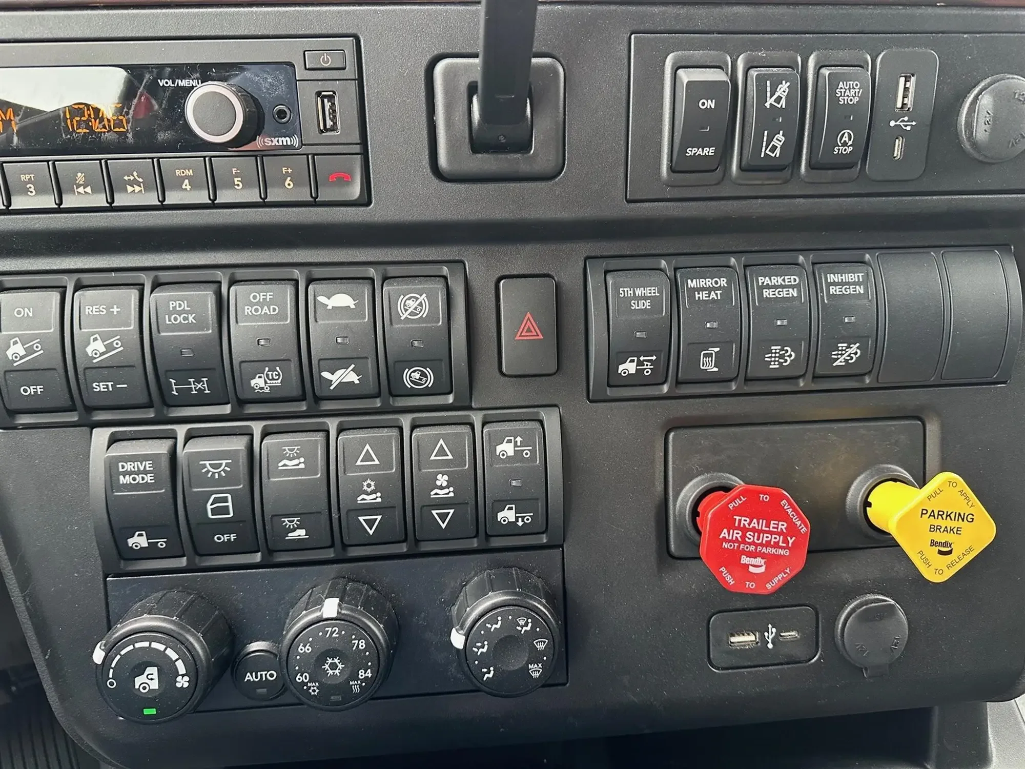 2026 International LT - image 10