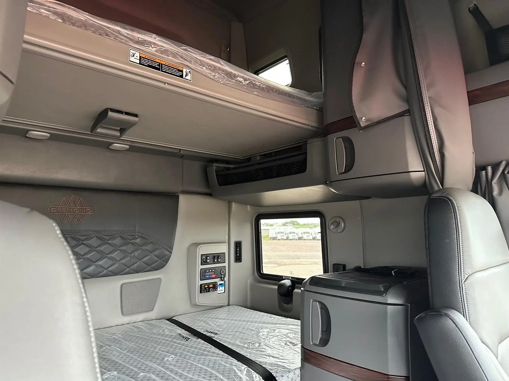 2026 International LT - image 6