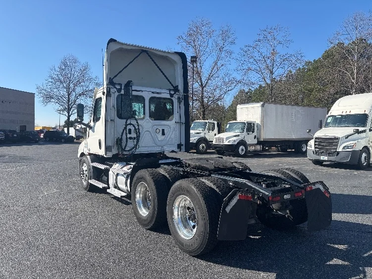 2021 Freightliner Cascadia in Concord, NC — photo 5