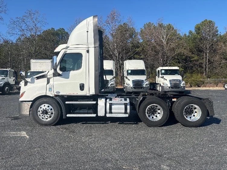 2021 Freightliner Cascadia in Concord, NC — photo 4
