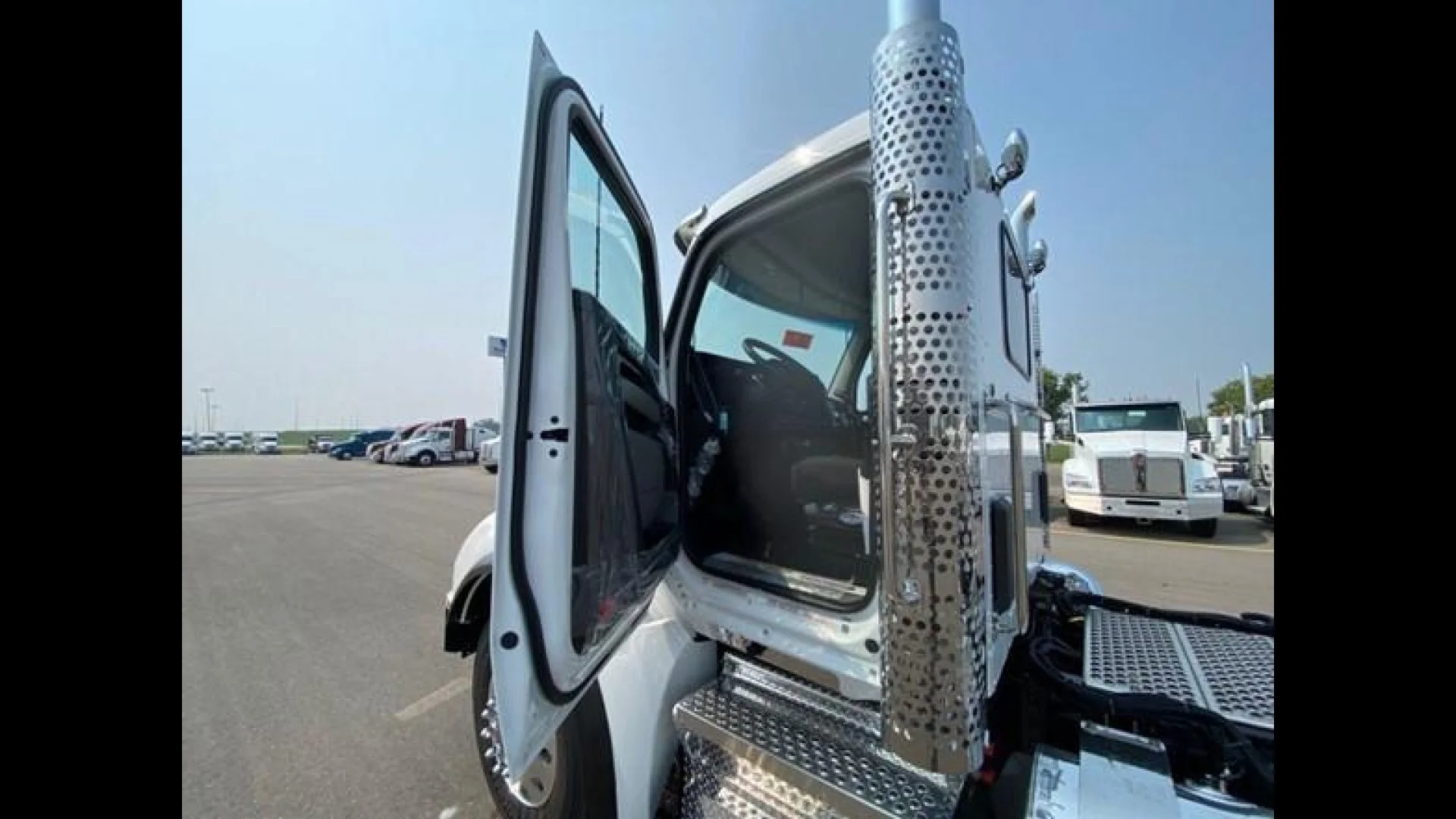 2026 Kenworth T880 in Fargo — photo 9