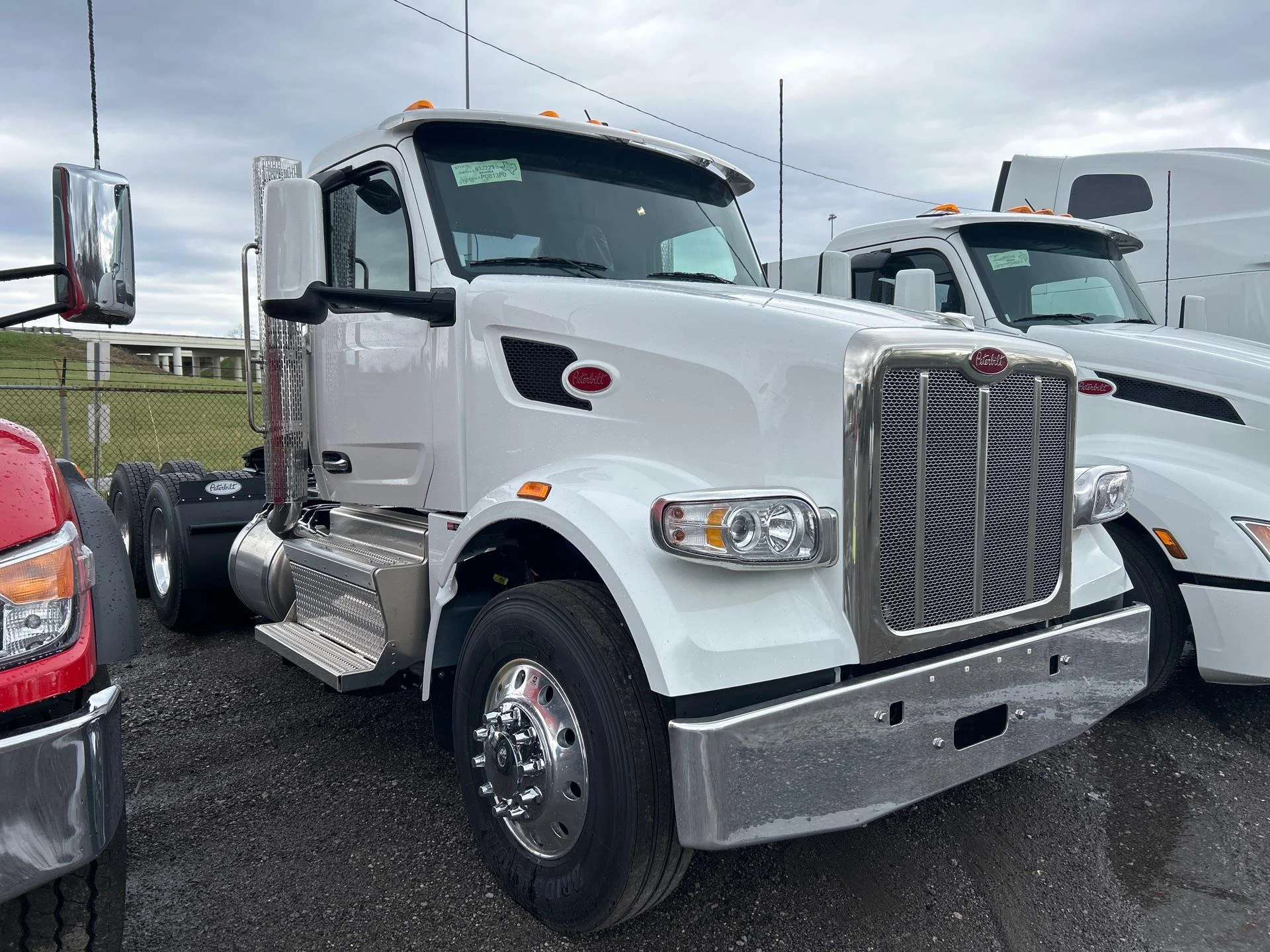 2027 Peterbilt 567 in Youngstown, OH — photo 2