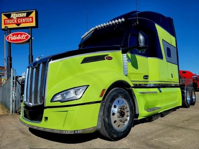 2022 Peterbilt 579 - image 2