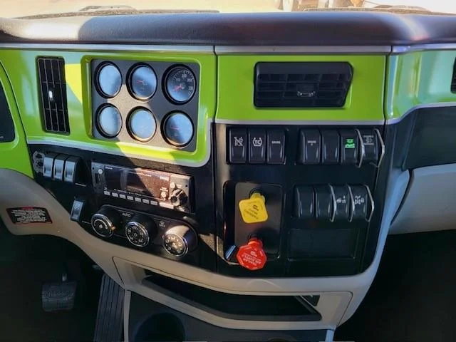 2022 Peterbilt 579 - image 18