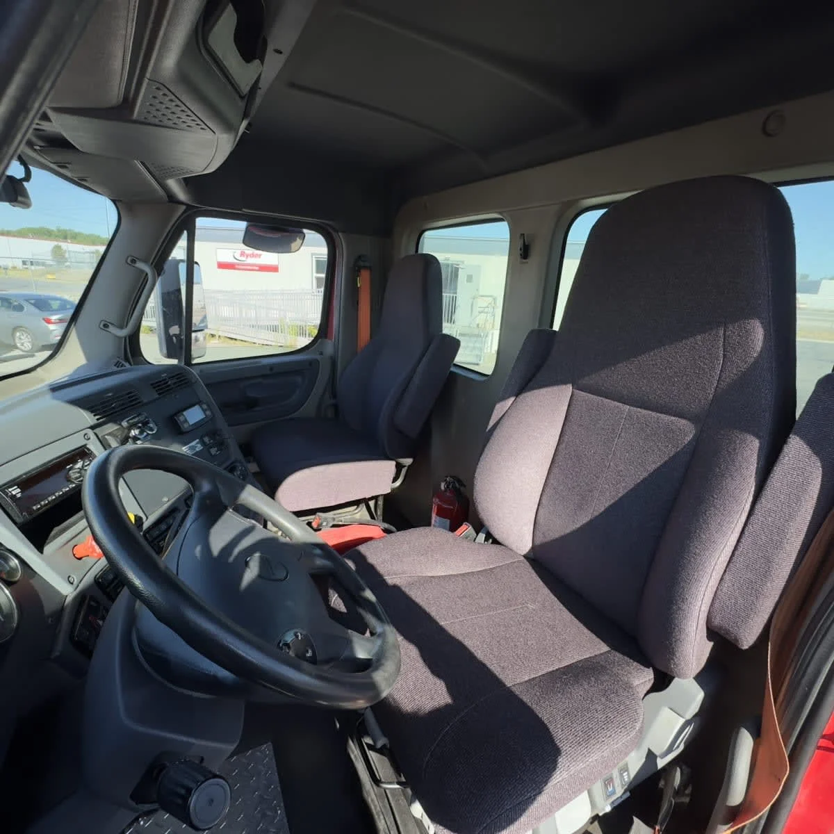 2019 Freightliner Cascadia - image 7