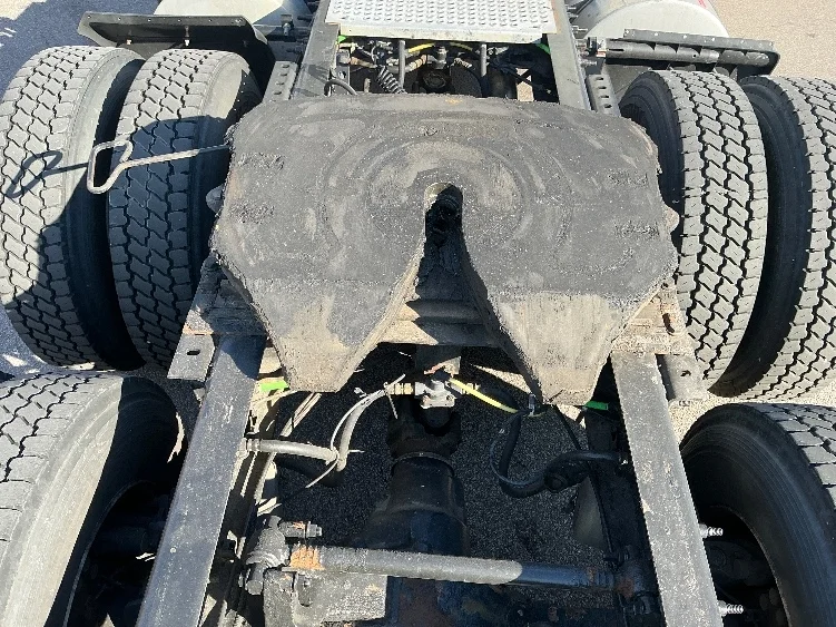 2018 International LT - image 6