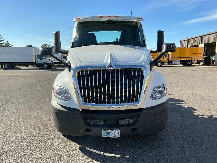 2018 International LT - image 2