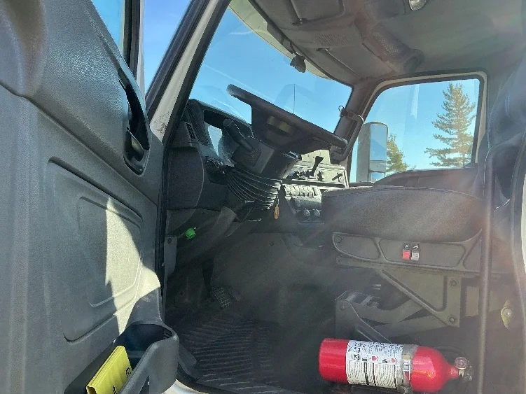 2018 International LT in Erlanger, KY — photo 9