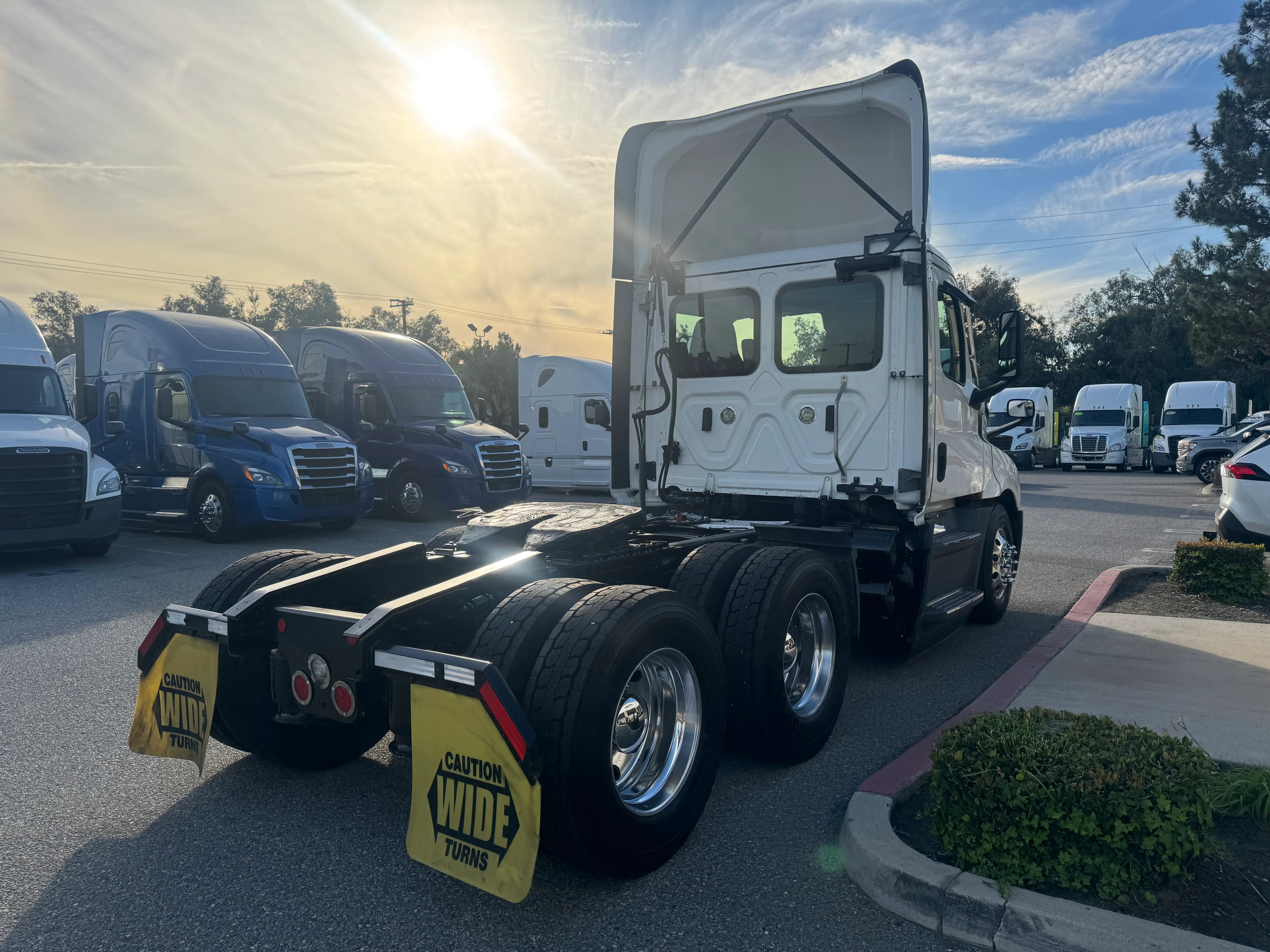 2021 Freightliner Cascadia in Selectrucks Fontana, CA — photo 6