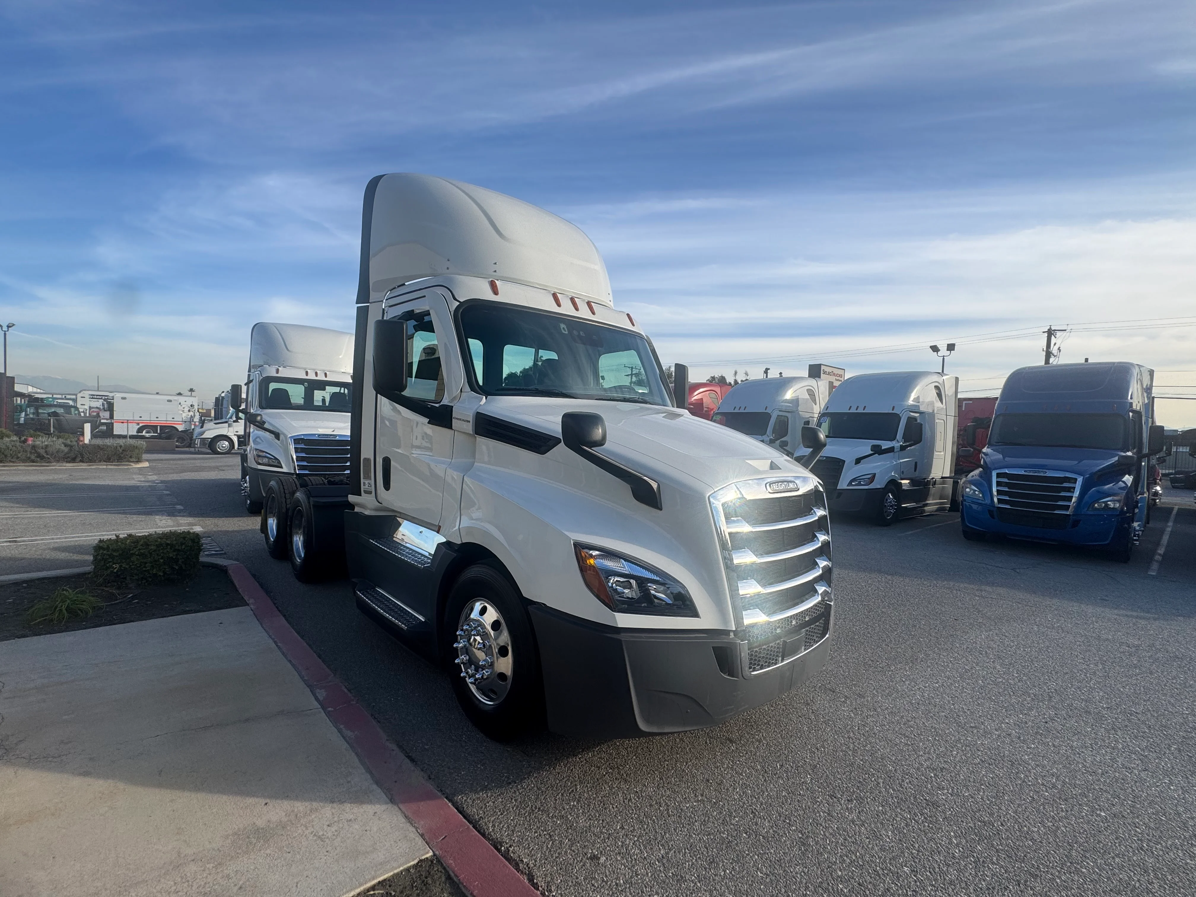 2021 Freightliner Cascadia in Selectrucks Fontana, CA — photo 8