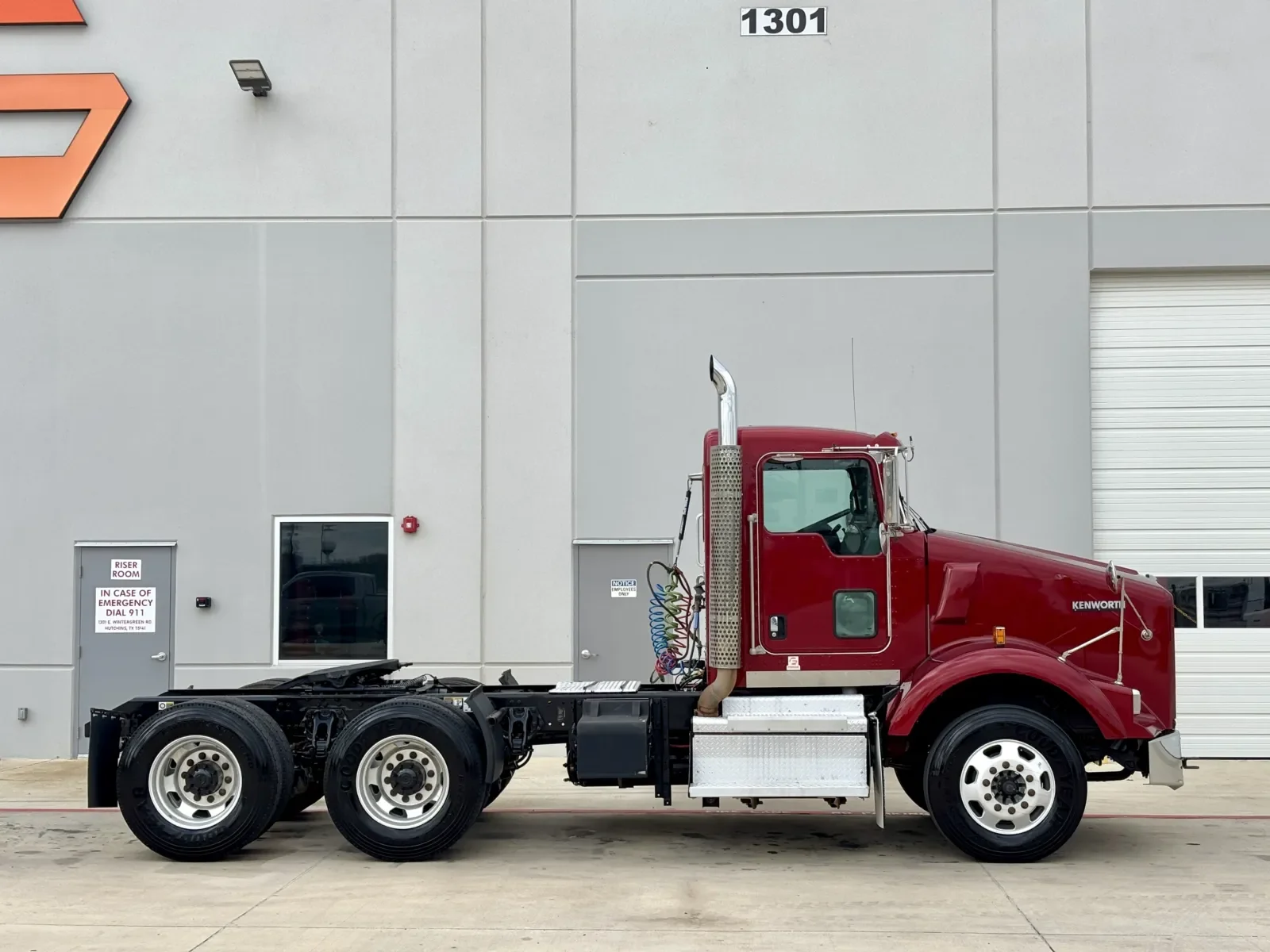 2020 Kenworth T800 - image 3