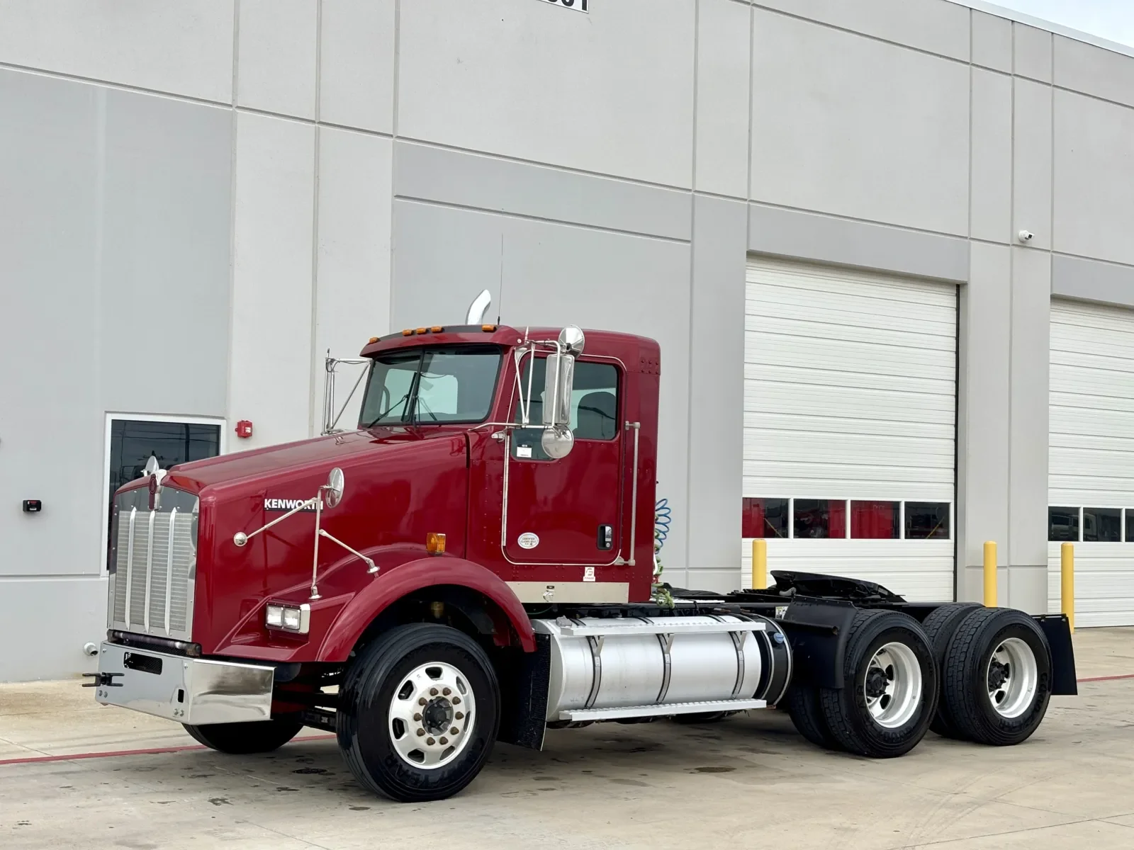 2020 Kenworth T800 - image 2