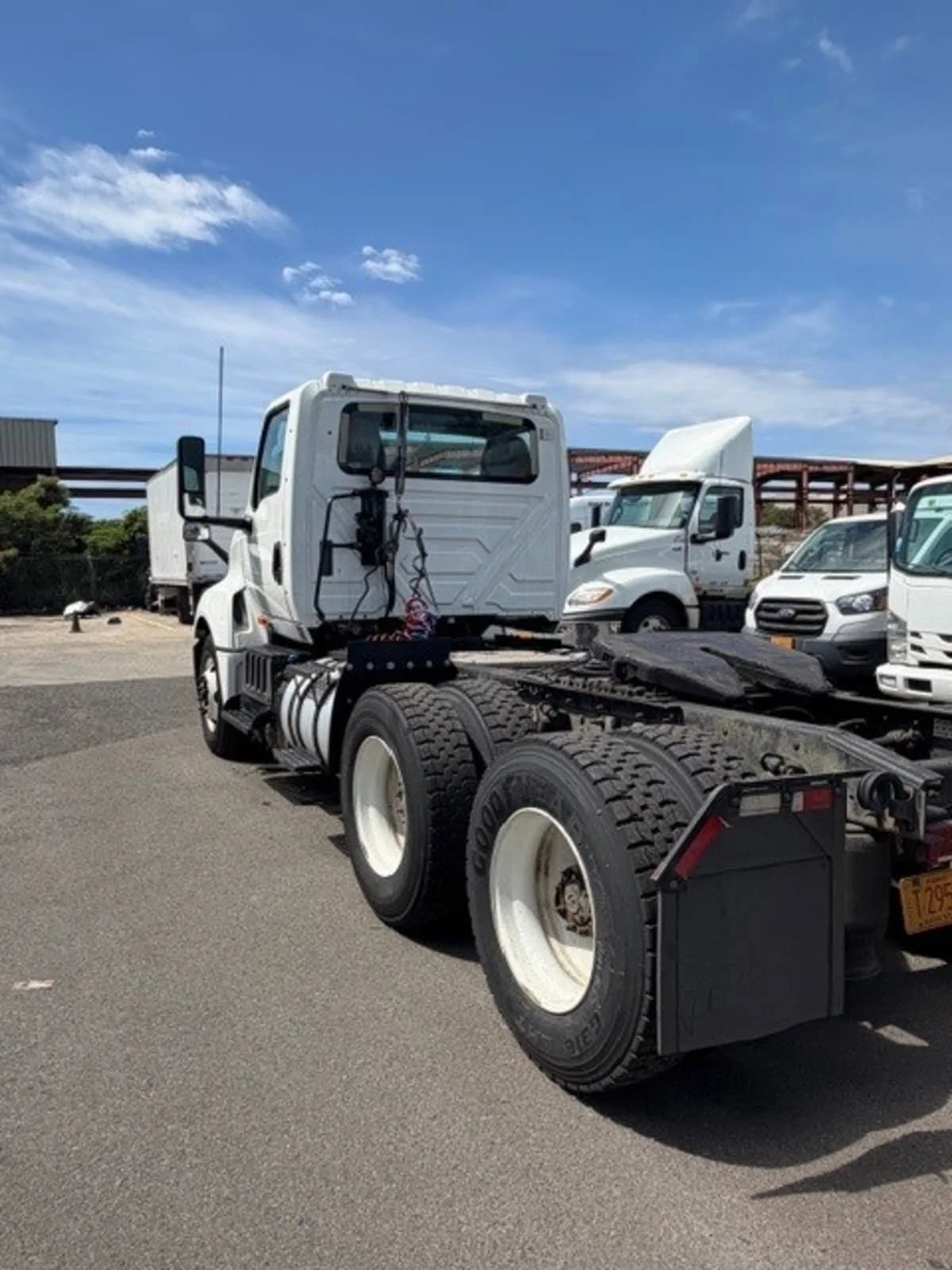 2018 International LT in Kapolei, HI — photo 6