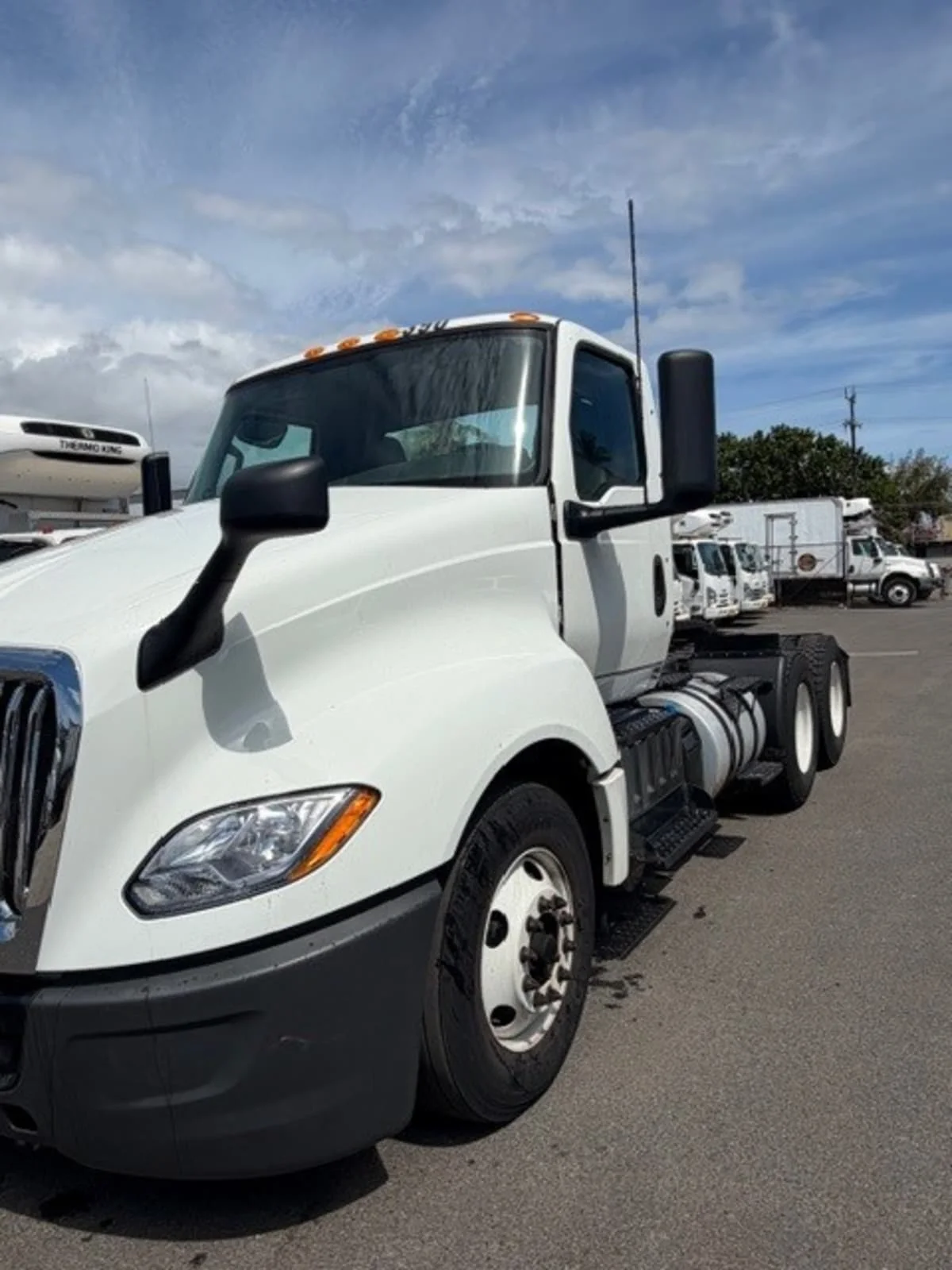 2018 International LT in Kapolei, HI — photo 3