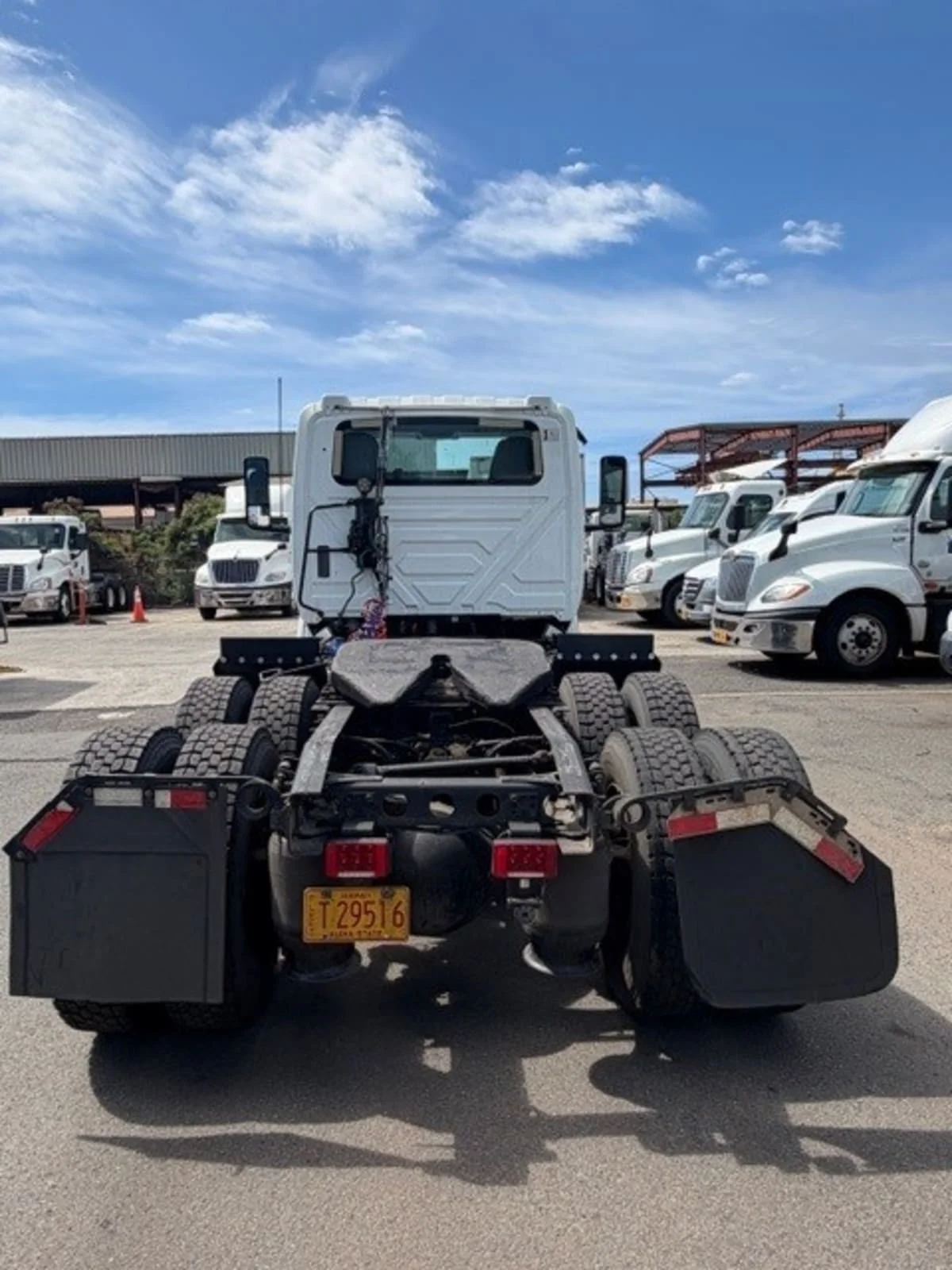 2018 International LT in Kapolei, HI — photo 5
