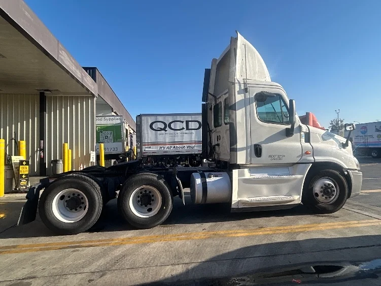 2019 Freightliner Cascadia - image 7