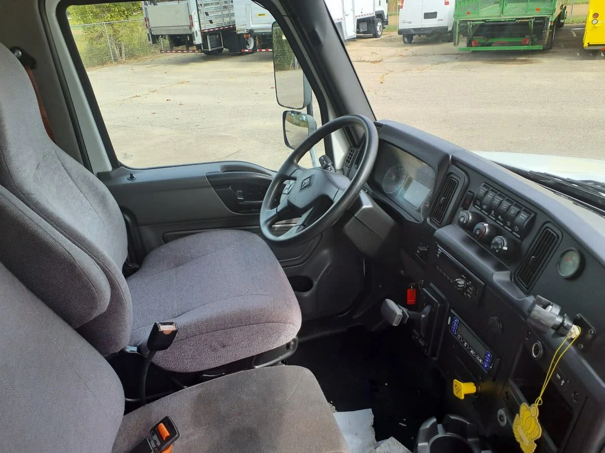 2019 International MV - image 8