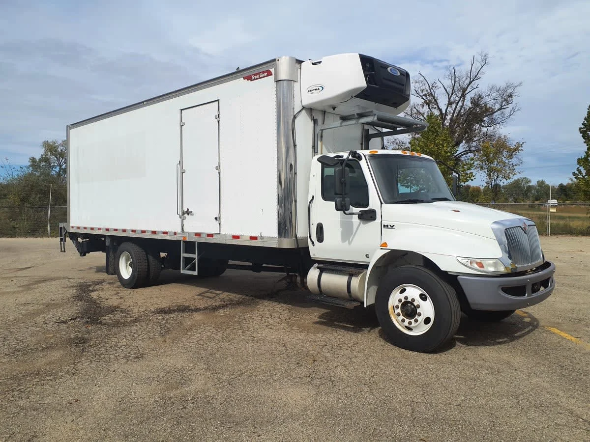 2019 International MV - image 3