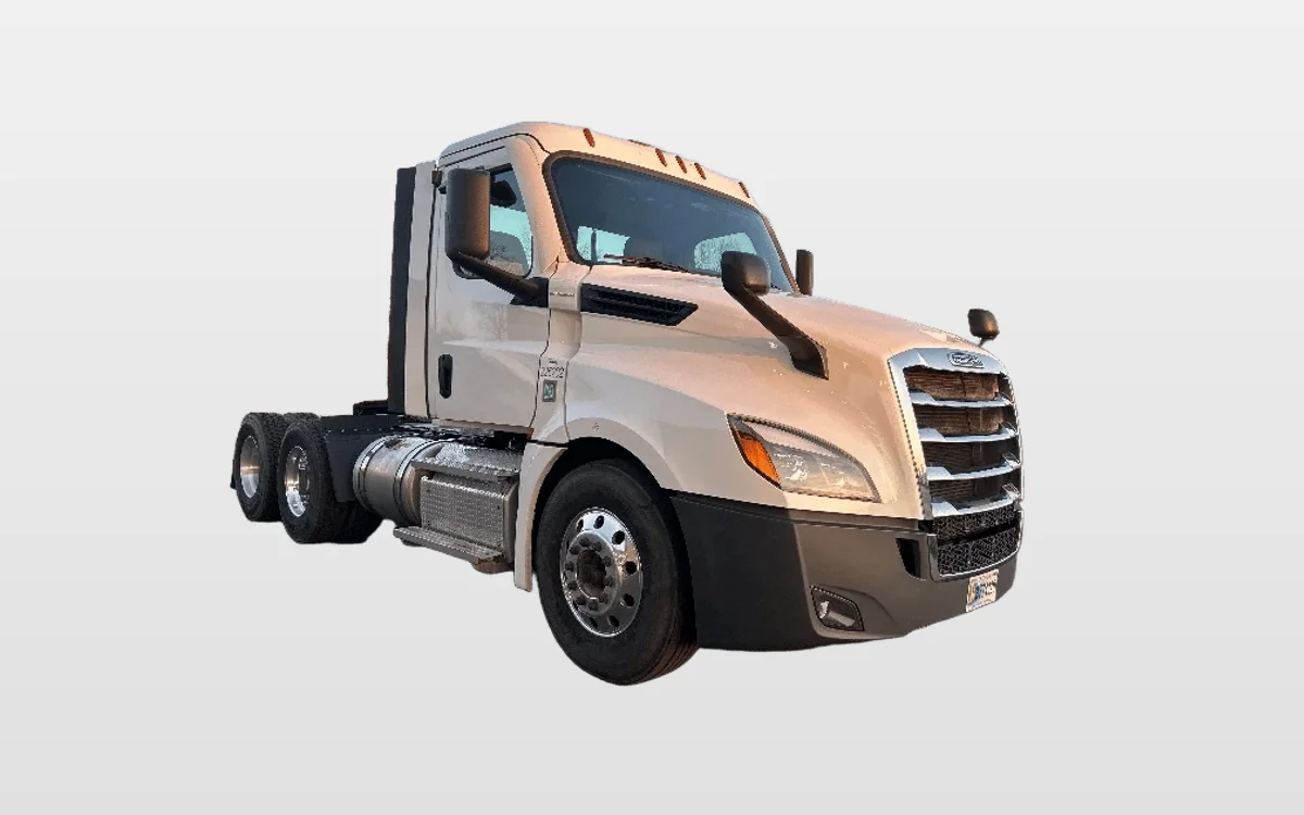 2021 Freightliner Cascadia - image 1