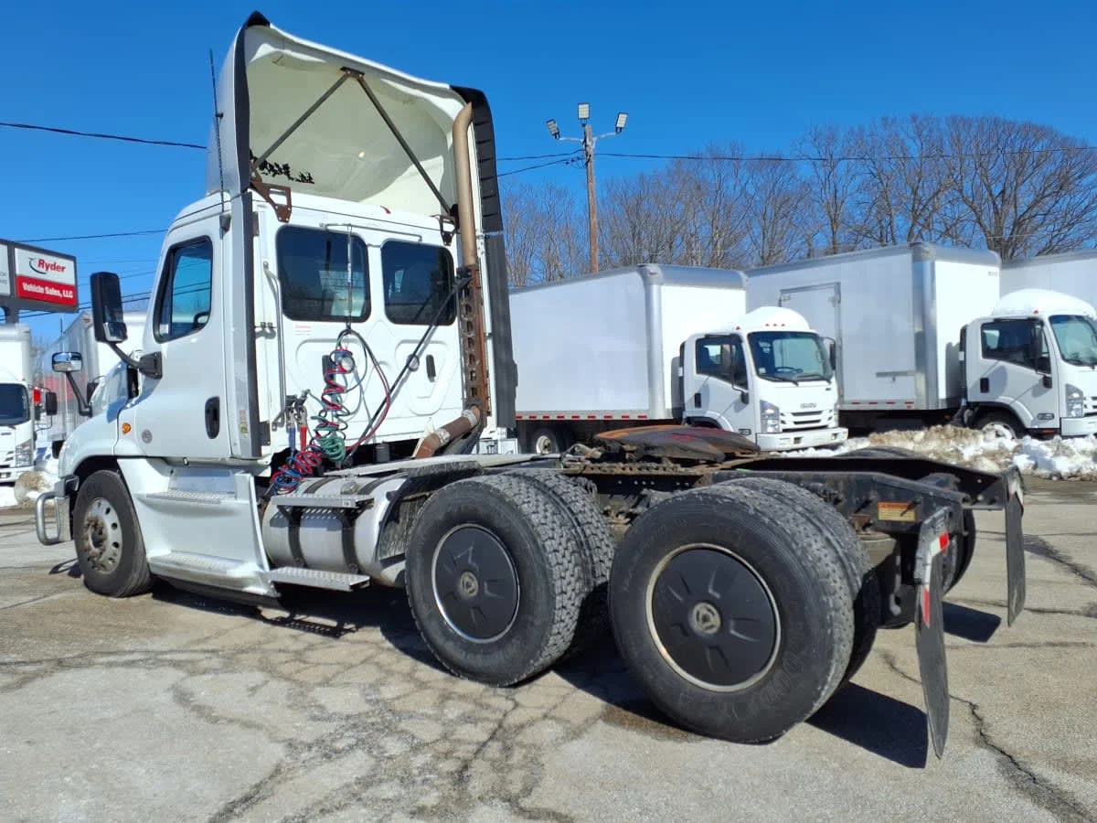 2019 Freightliner Cascadia in Warwick, RI — photo 6
