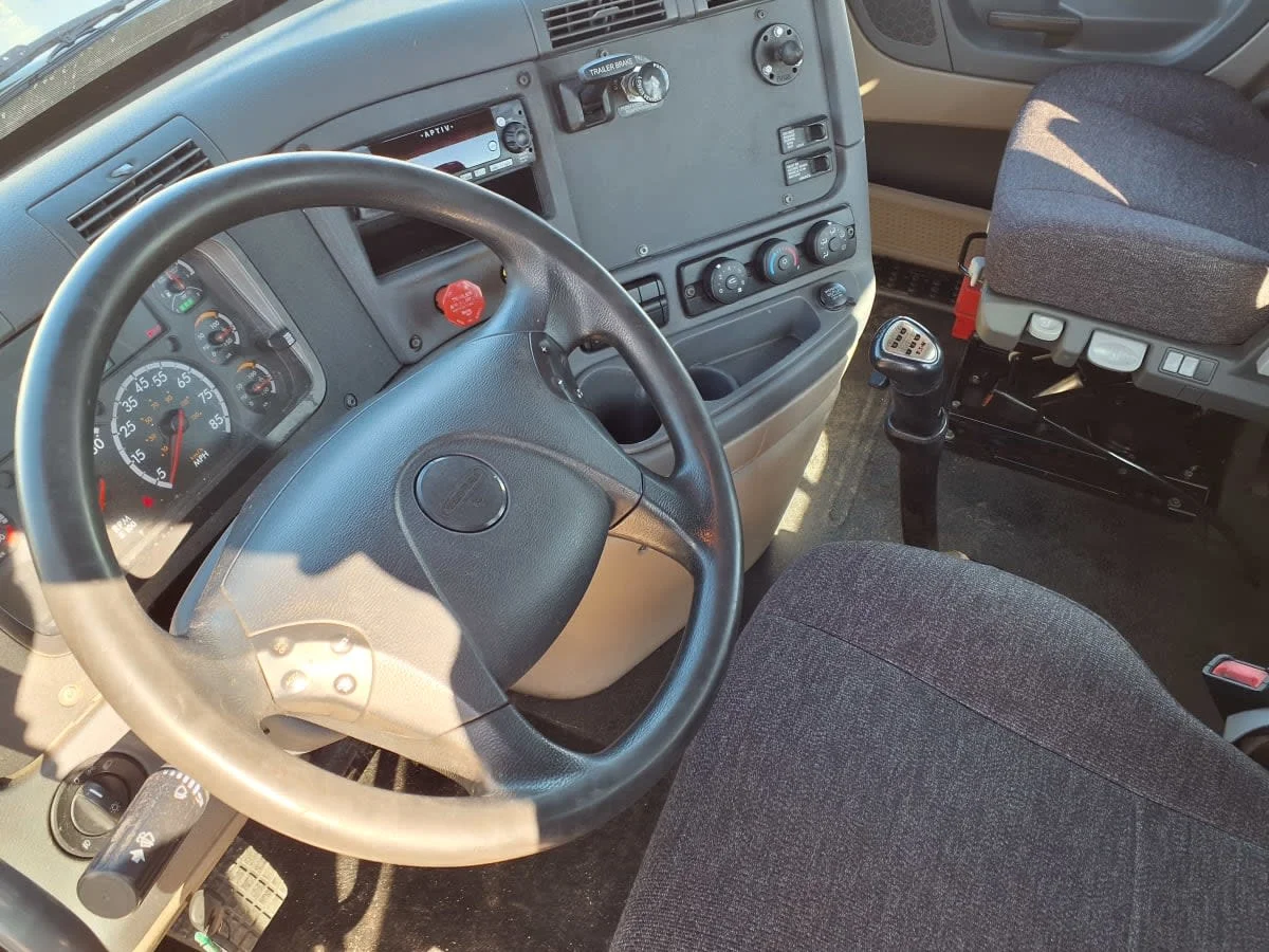2019 Freightliner Cascadia in Warwick, RI — photo 7