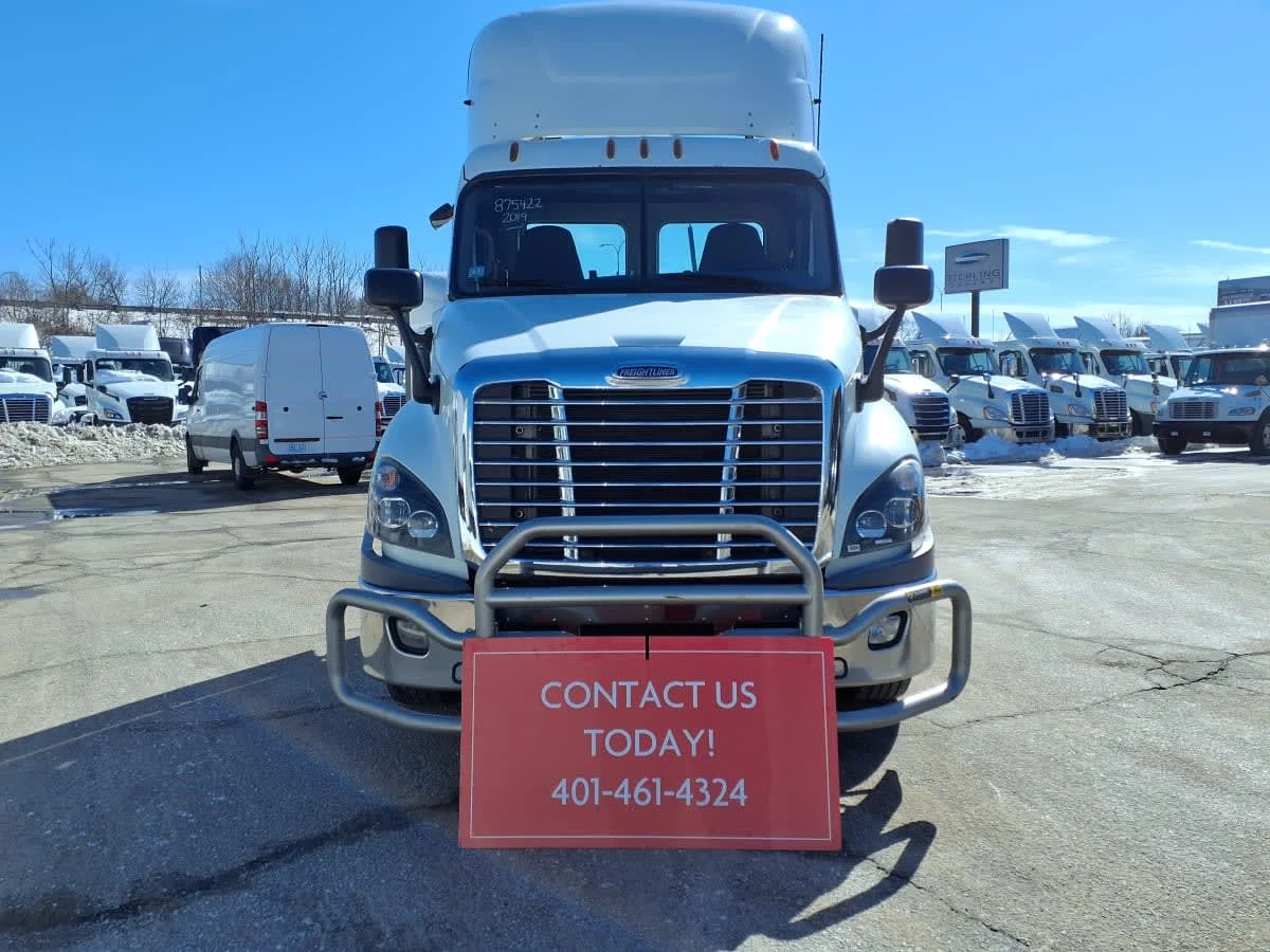 2019 Freightliner Cascadia in Warwick, RI — photo 2