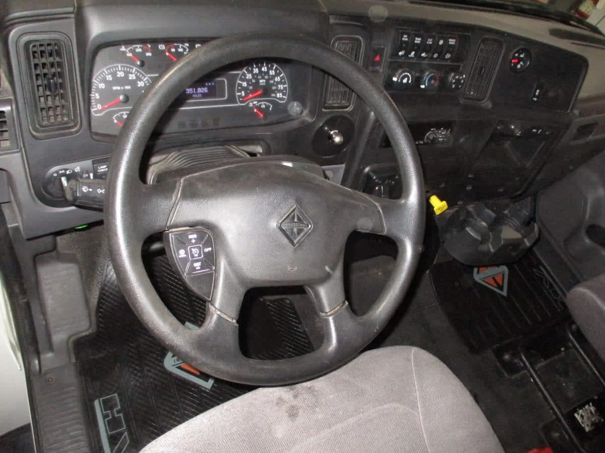 2020 International MV - image 7