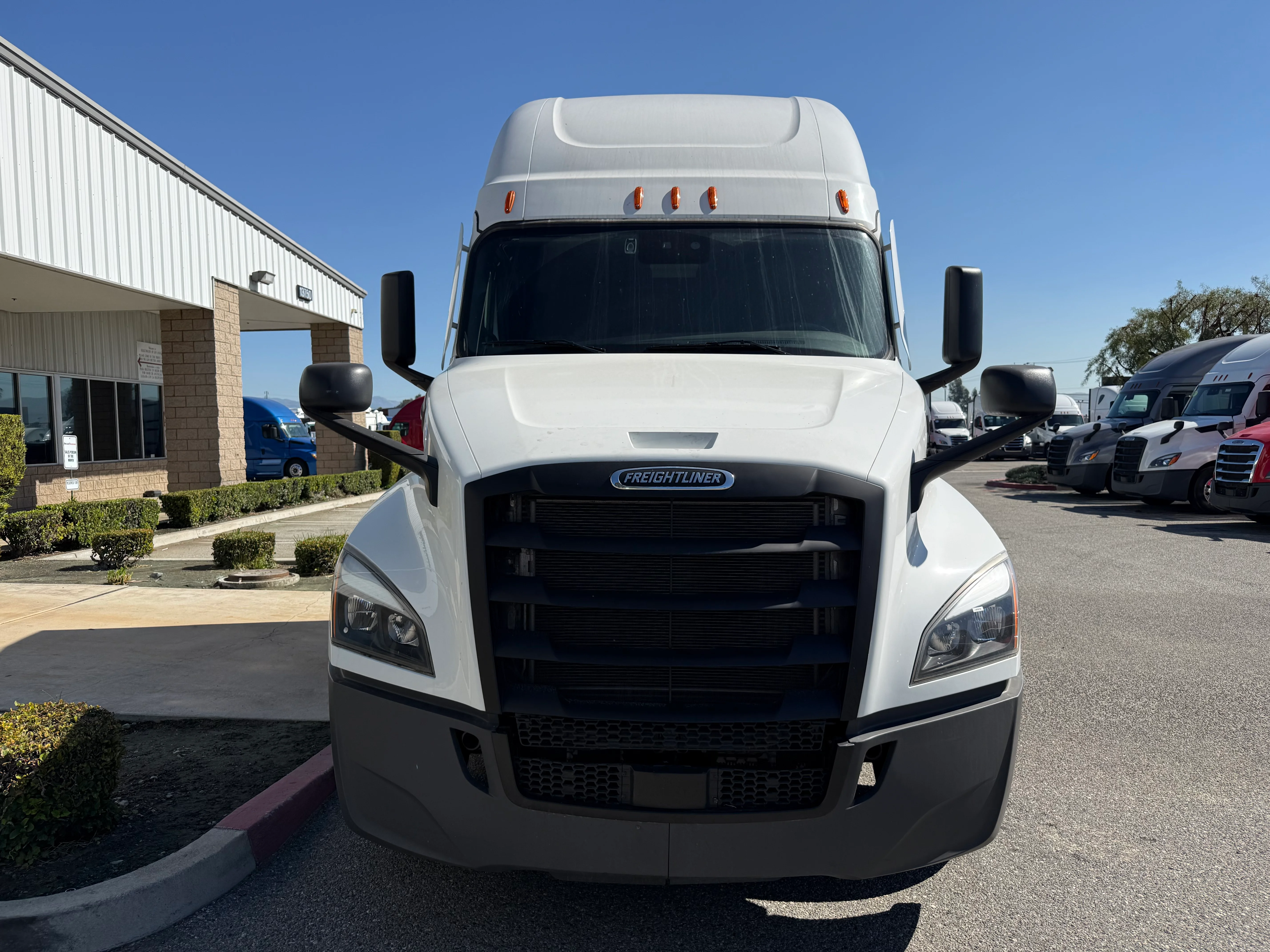 2023 Freightliner Cascadia in Selectrucks Fontana, CA — photo 2